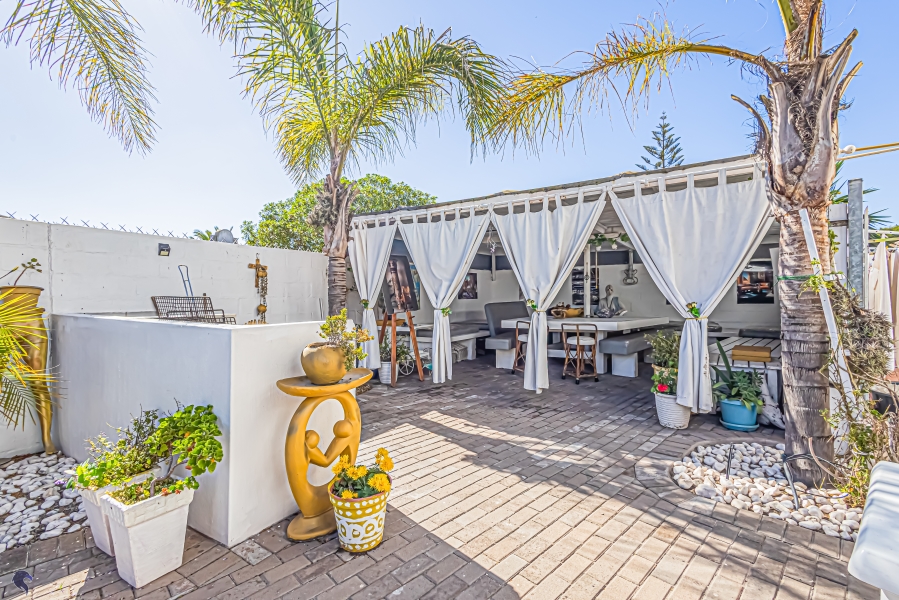 8 Bedroom Property for Sale in Country Club Western Cape